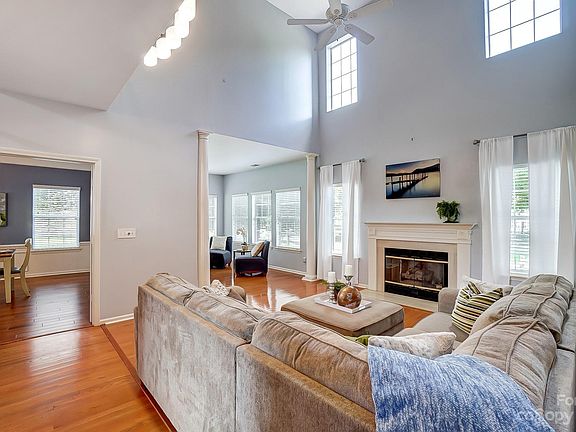 3rd image of 119 Greenhill Ln