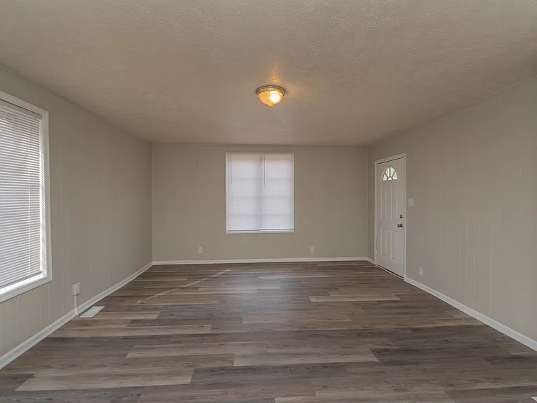 102 Curry St — Photo 12