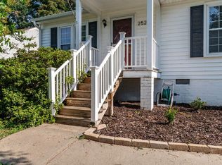 2520 Hickory Knoll Ln, Richmond, VA 23230