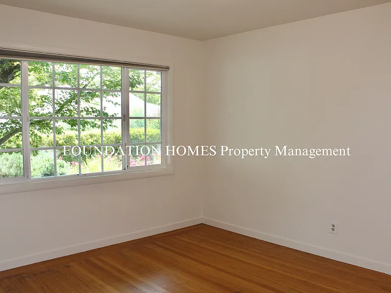 33 College Ct — Photo 13