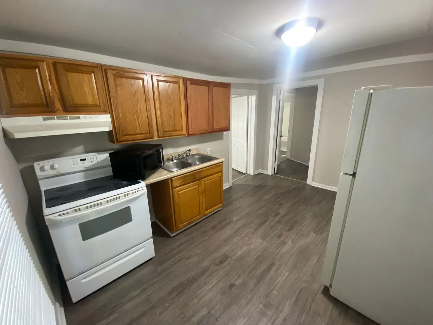 Three Bedroom Close to Downtown! — Photo 3