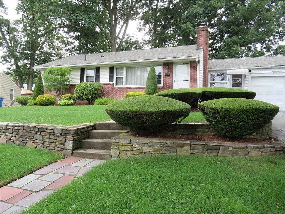 1st image of 22 Wildwood Dr