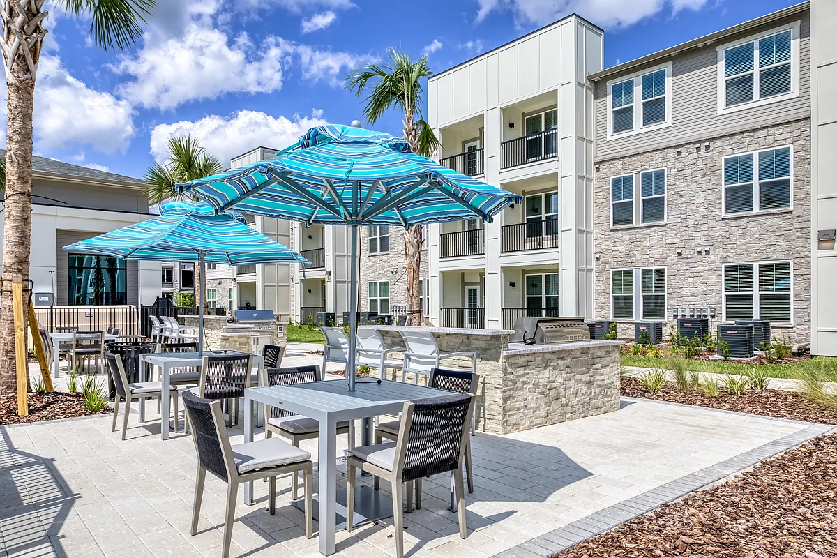 Building Photo - The Pointe at Davis Creek