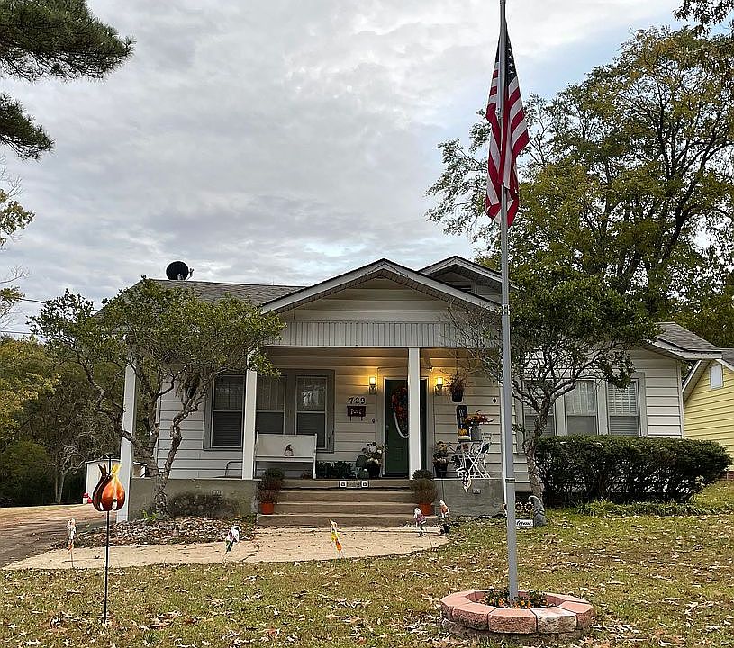 1st image of 729 Champagnolle Rd