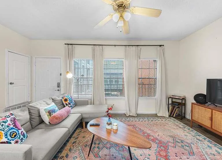 712 W 21st St #203 — Photo 1