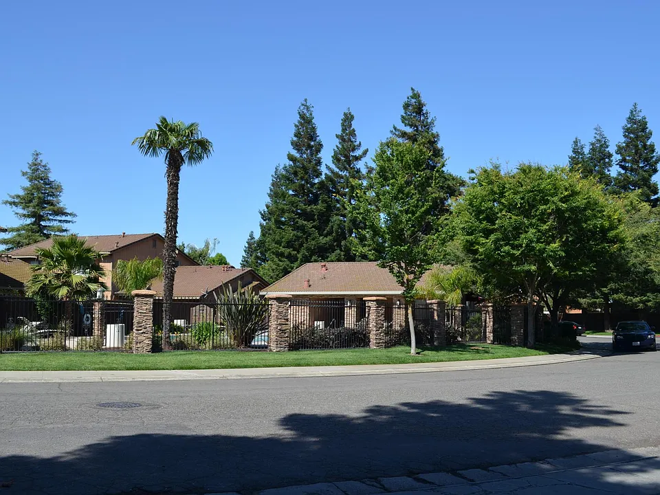 Comminuity House and Pool