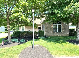 2328 Willowside Ln, Grove City, OH 43123