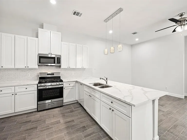 1550 A&b Lombardy St — Photo 8