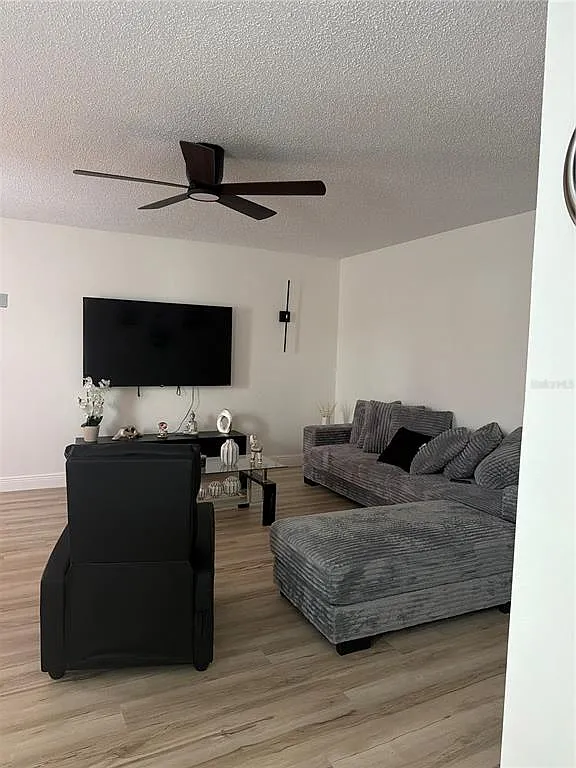 2 bed, 1.0 bath, 960 sqft, $1,500 — Photo 3