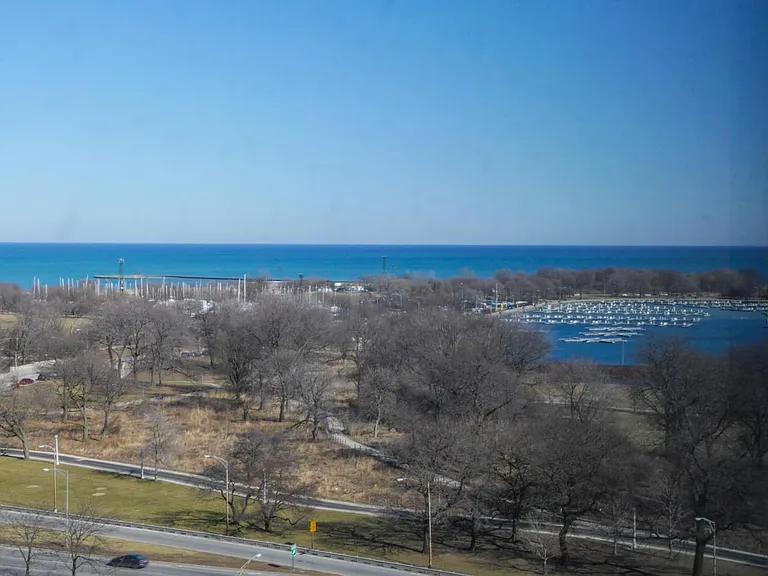 4250 N Marine Dr #1413 — Photo 1
