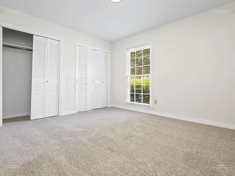 1211 Vendome Dr W — Photo 38