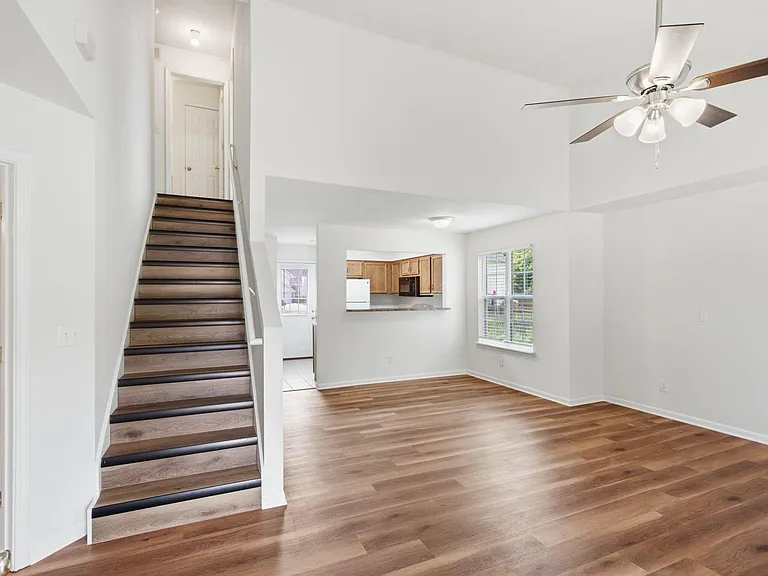4404 Jeana Ct — Photo 3