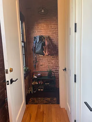 Rented by Gold-Stone Realty | media 14