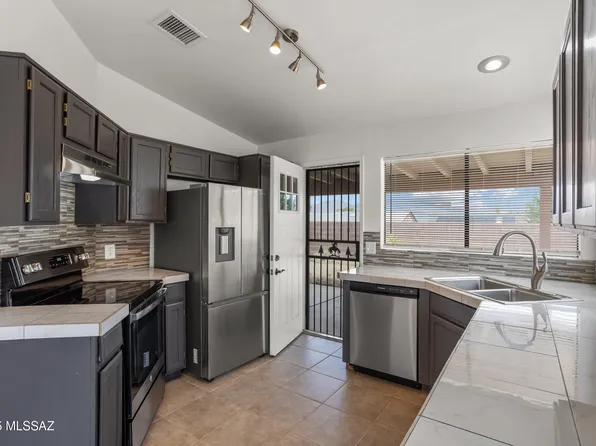 10261 E Woodhaven Ln, Tucson, AZ 85748