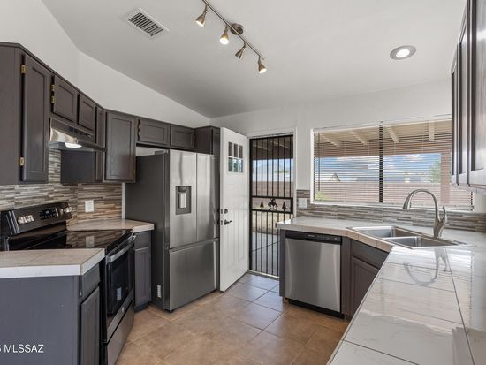 10261 E Woodhaven Ln, Tucson, AZ 85748
