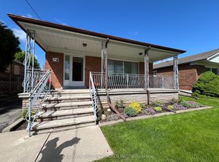 4 Vauxhall Dr, Toronto, ON M1P 1P7