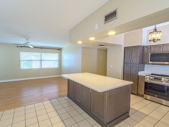 3rd image of 2352 Smiley Ave