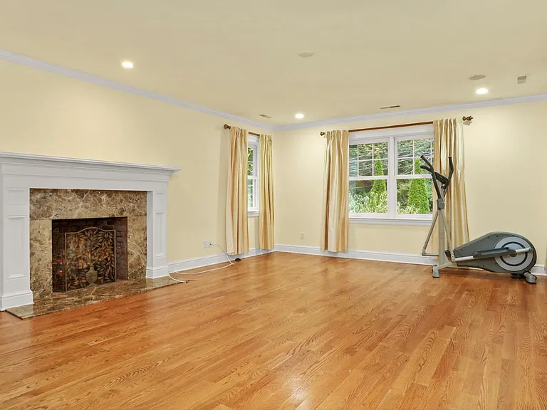 80 Brookside Dr — Photo 15