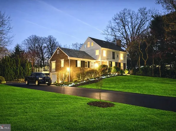 1305 Key Dr, Alexandria, VA 22302