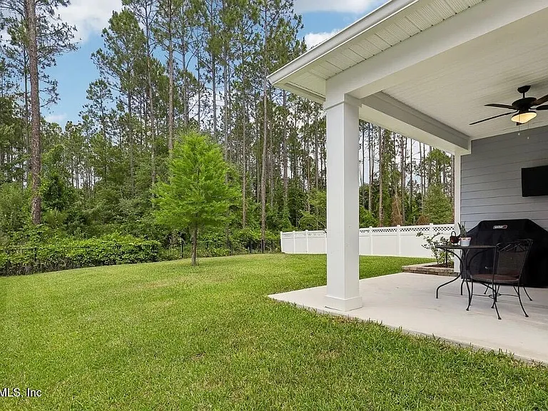 323 Holly Forest Dr — Photo 3