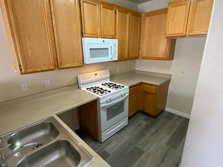 4730 E Craig Rd #26 — Photo 6