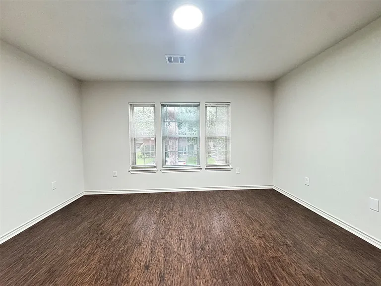 3811 Stockbridge Dr — Photo 12
