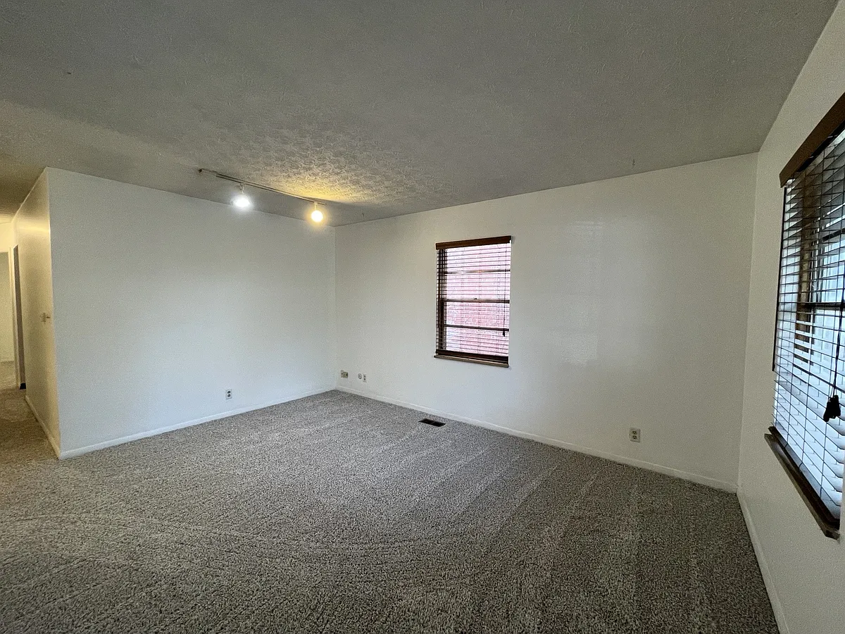 Building Photo - 241 E Whittier St #A