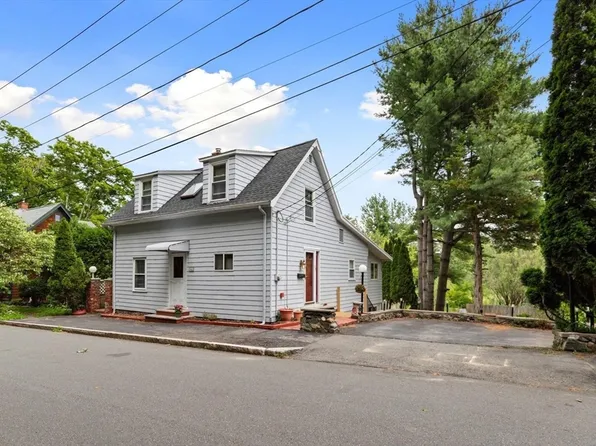 48 Valley St, Wakefield, MA 01880