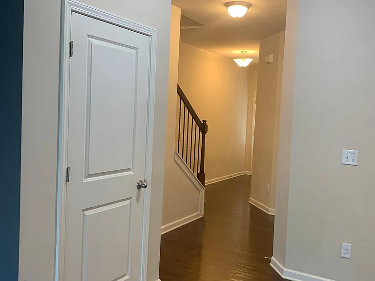 120 Greenfield Dr — Photo 5