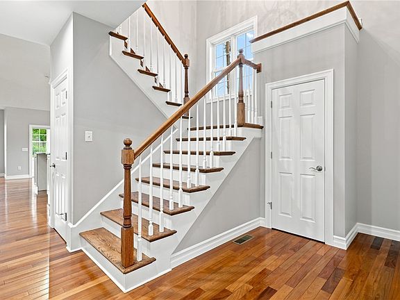 4th image of 9 Woodland Way