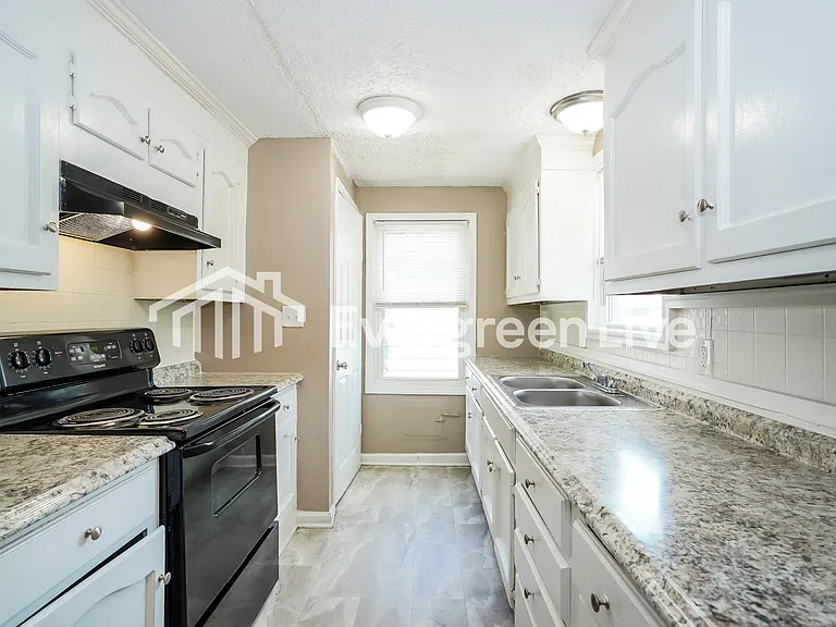 582 Elizabeth Ave — Photo 6