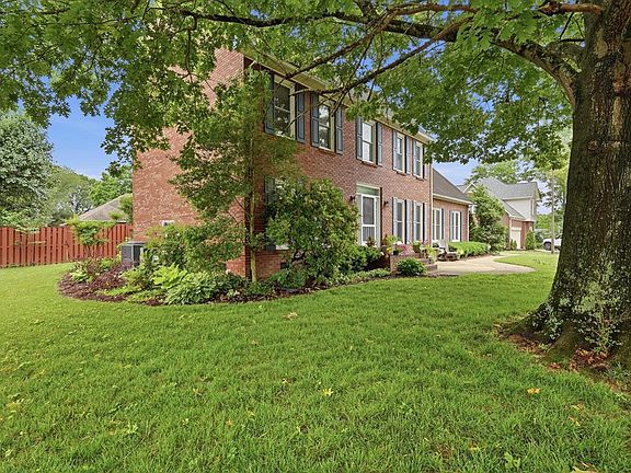 2nd image of 1363 Ivy Ln
