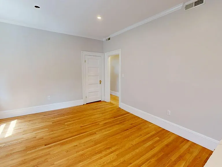 8 Davenport St #3 — Photo 6