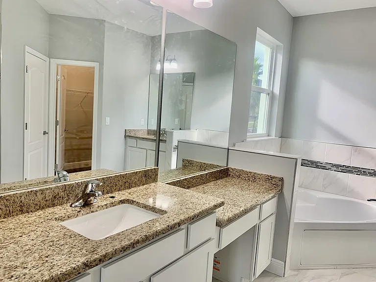 502 Americana Blvd NE — Photo 15