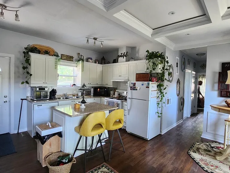 109 Euclid St — Photo 1