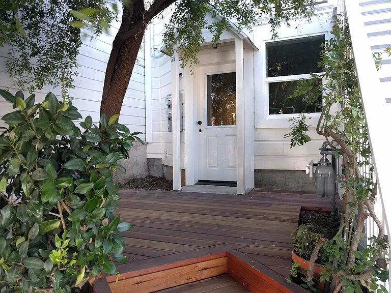 462 Andover St — Photo 2