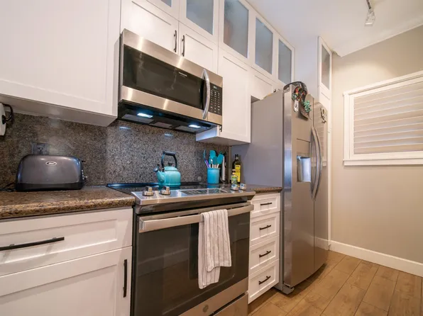6 Kiohuohu Ln APT 21-2, Lahaina, HI 96761