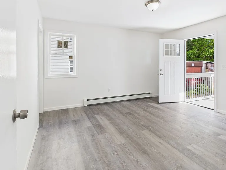 25 Dewitt St #2 — Photo 3
