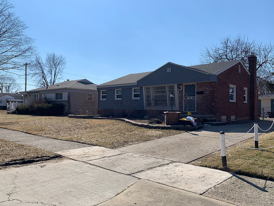 2nd image of 584 Longfellow St