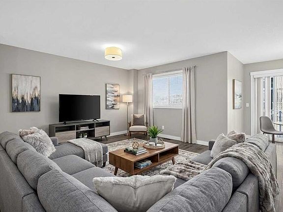 2nd image of 307 N Skyview Ranch Grv NE