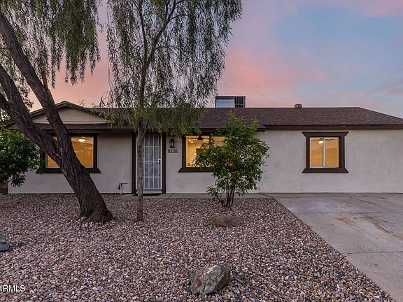 3rd image of 8226 W MEADOWBROOK Avenue
