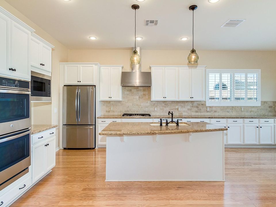 1st image of 1084 W Desert Firetail Ln