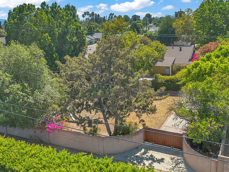 9322 Lasaine Ave — Photo 52