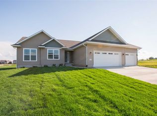 2708 Amber Valley Rd, Cedar Falls, IA 50613