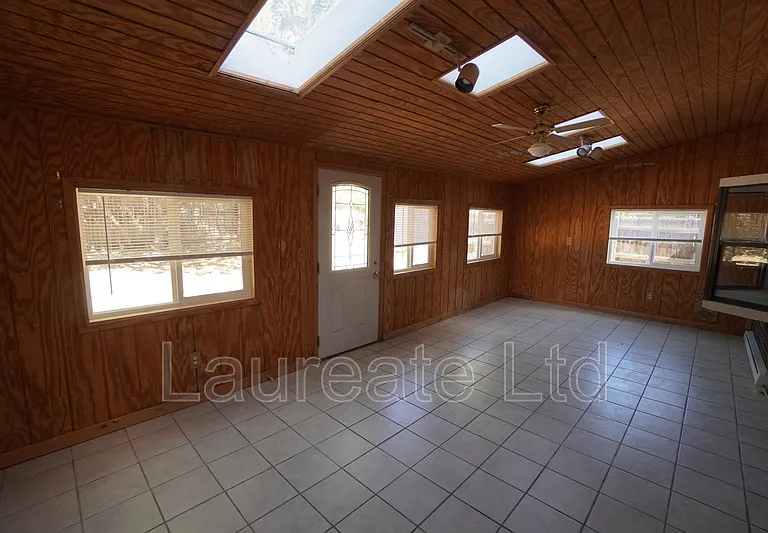 1853 S Oakland St — Photo 11