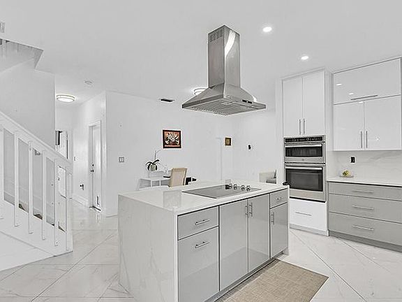 5th image of 518 NW 130th Way