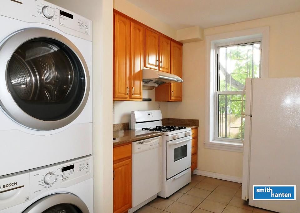 1st image of 214 Smith St #1