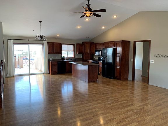 3rd image of 908 Sterling Ave