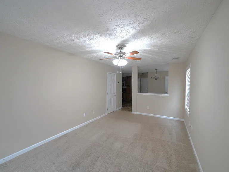 221 Alton Cir — Photo 2
