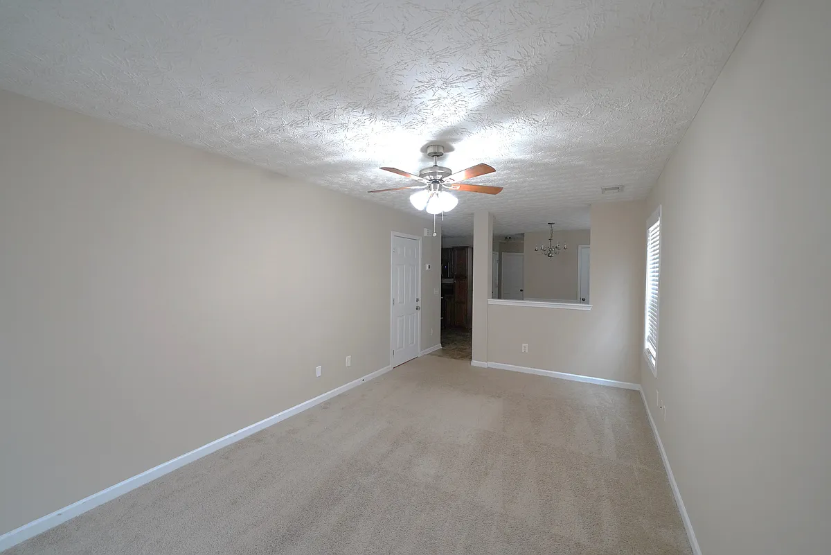 Building Photo - 221 Alton Cir